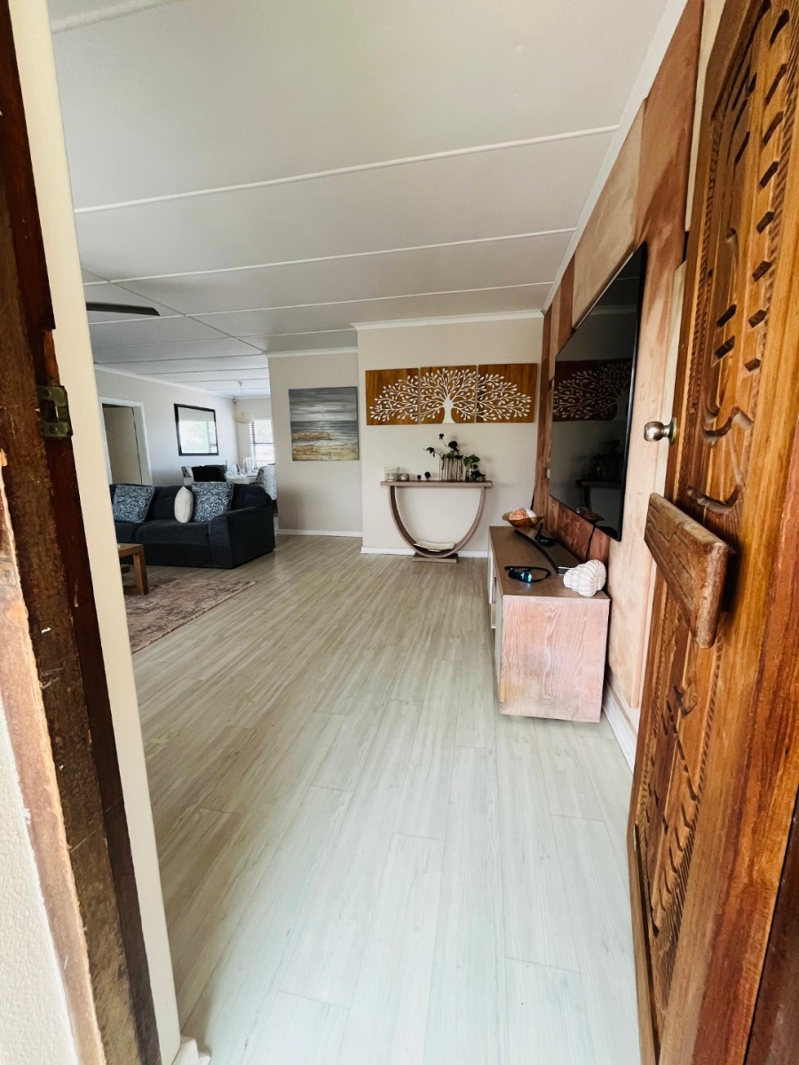 6 Bedroom Property for Sale in Gonubie Eastern Cape